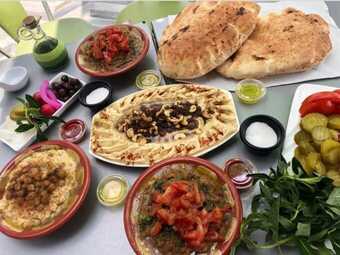 عروض مطعم الاطلال الخميس 25-1-2024 الموافق 13-7-1445 يقدّم أطباقًا خالية من المشتقات الحيوانية. 7 IMG ٢٠٢٤٠١٢٣ ٠٢٠٨٥٨